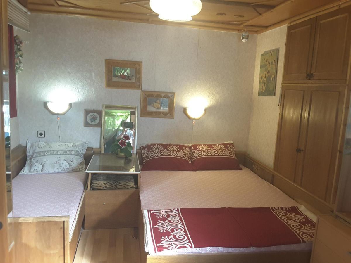 Diana Guesthouse เวลีคอเทอร์โนโว ภายนอก รูปภาพ