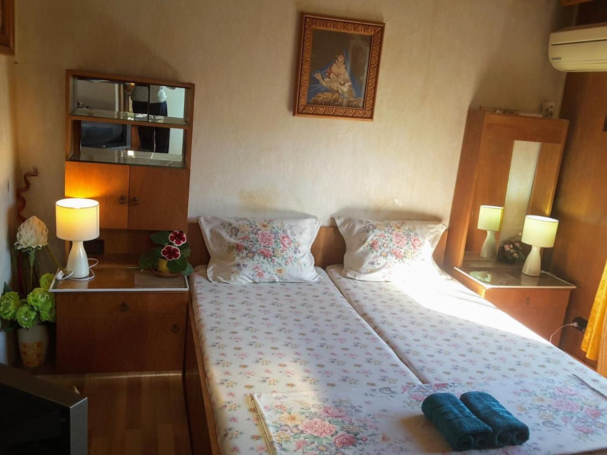 Diana Guesthouse เวลีคอเทอร์โนโว ภายนอก รูปภาพ