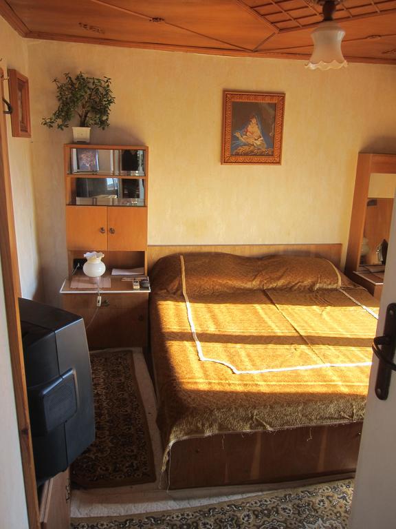 Diana Guesthouse เวลีคอเทอร์โนโว ภายนอก รูปภาพ
