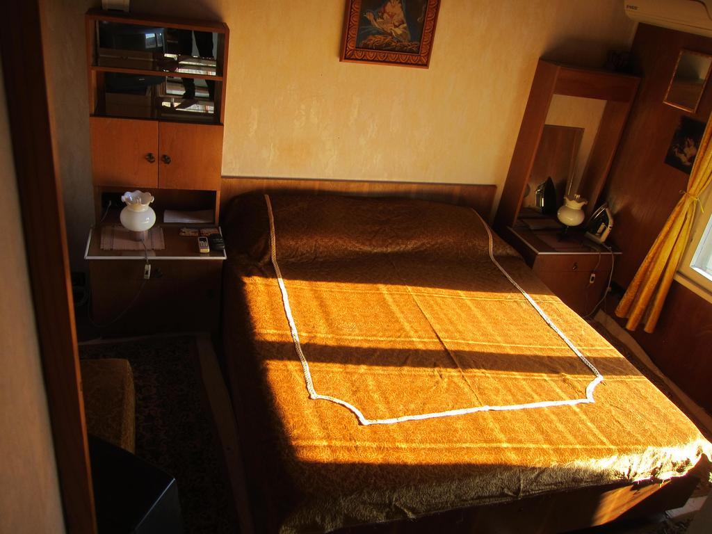 Diana Guesthouse เวลีคอเทอร์โนโว ภายนอก รูปภาพ