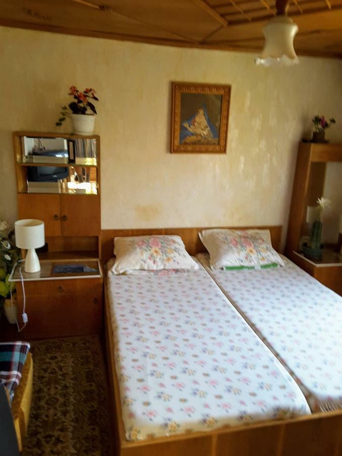 Diana Guesthouse เวลีคอเทอร์โนโว ภายนอก รูปภาพ
